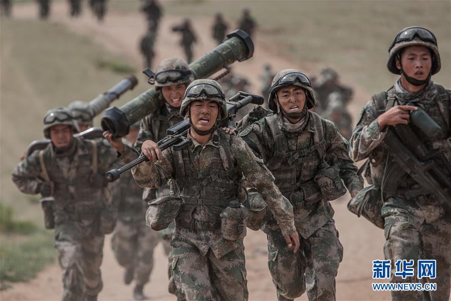 （新華全媒頭條·圖文互動(dòng)）（13）沿著中國(guó)特色強(qiáng)軍之路闊步前進(jìn)——黨中央、中央軍委領(lǐng)導(dǎo)推進(jìn)國(guó)防和軍隊(duì)建設(shè)70年紀(jì)實(shí)