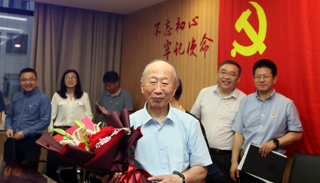 新黨員陳振新：“雖已耄耋，紅心向黨！”