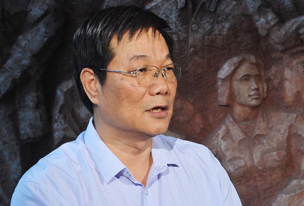 我們把黨的政治優(yōu)勢和現(xiàn)代企業(yè)制度優(yōu)勢結(jié)合起來，建立完善決策、執(zhí)行、監(jiān)督三個體系。
