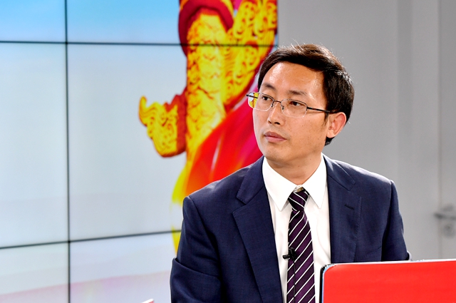 繼往是為了開來，那么開什么來？我們的未來是什么？我們現(xiàn)在站在什么歷史方位上？往哪里去走？