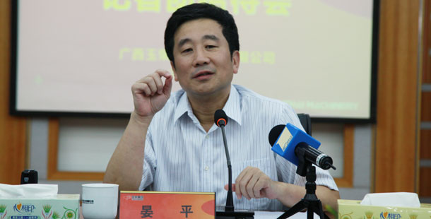 玉柴集團公司董事局主席晏平——大家可能不一定認識我，但是大家一定坐過裝配玉柴發(fā)動機的客車、公交車，因為玉柴發(fā)動機裝配在全國超過60%的客車、公交車上。玉柴發(fā)動機能夠陪伴大家上班、回家、逛街，我很自豪。我們將繼續(xù)制造更多更好的綠色產(chǎn)品，造福社會和百姓。