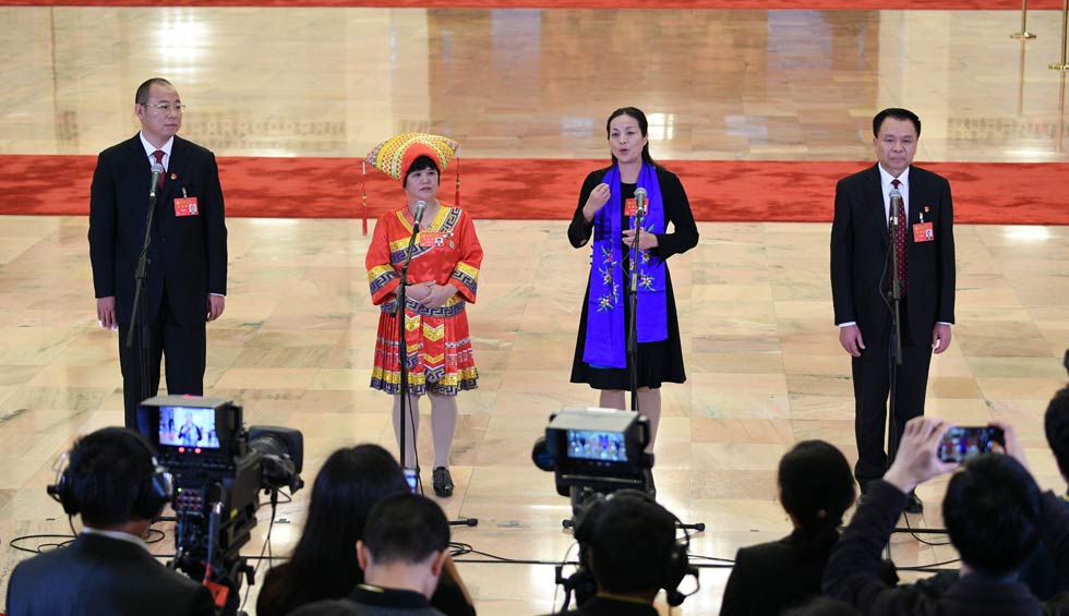 蔡松濤、杜麗群、楊小玲、賈立群接受采訪