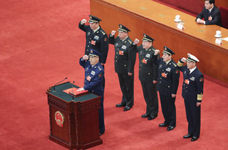 中央軍委副主席、委員進行憲法宣誓