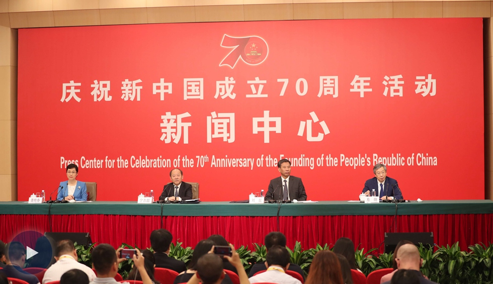 以新發(fā)展理念為引領(lǐng)，推進(jìn)中國(guó)經(jīng)濟(jì)平穩(wěn)健康可持續(xù)發(fā)展