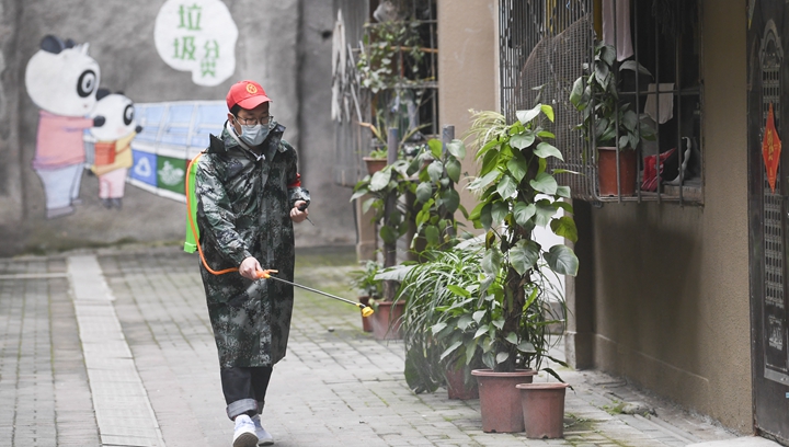 辛識(shí)平：致敬！按下“快進(jìn)鍵”的平凡英雄