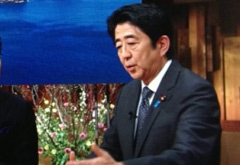 安倍搬起石頭要砸誰(shuí)的腳？