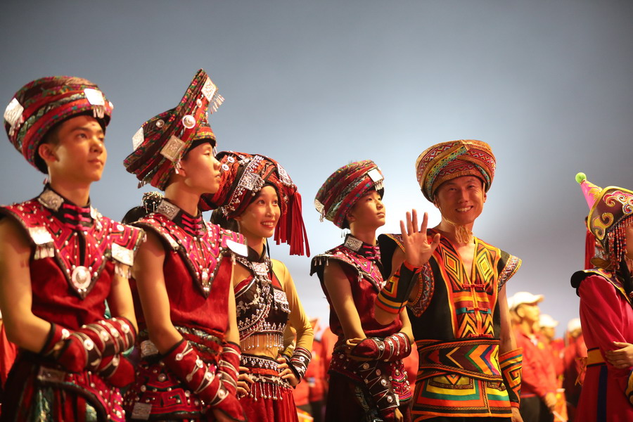 好兒好女好家園，齊心奔小康，共圓中國夢