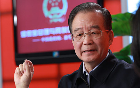 溫家寶總理接受中國政府網(wǎng)、新華網(wǎng)聯(lián)合專訪并與網(wǎng)友在線交流