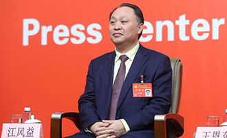 南昌大學(xué)黨委常委、副校長江風(fēng)益