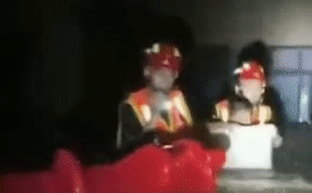整理箱變小船 小朋友，消防員叔叔來了！