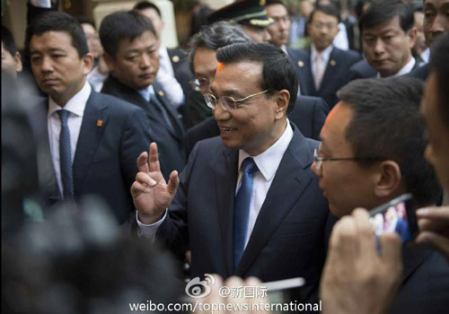 李克強(qiáng)：在非中企了解當(dāng)?shù)匚幕拍茉「?。圖片來源：“新國際”微博。