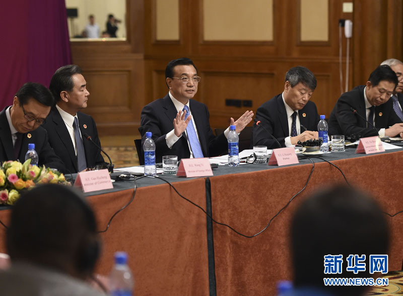  5月6日，中國(guó)國(guó)務(wù)院總理李克強(qiáng)在埃塞俄比亞首都亞的斯亞貝巴出席中非經(jīng)貿(mào)人文座談會(huì)。 新華社記者 李學(xué)仁 攝 
