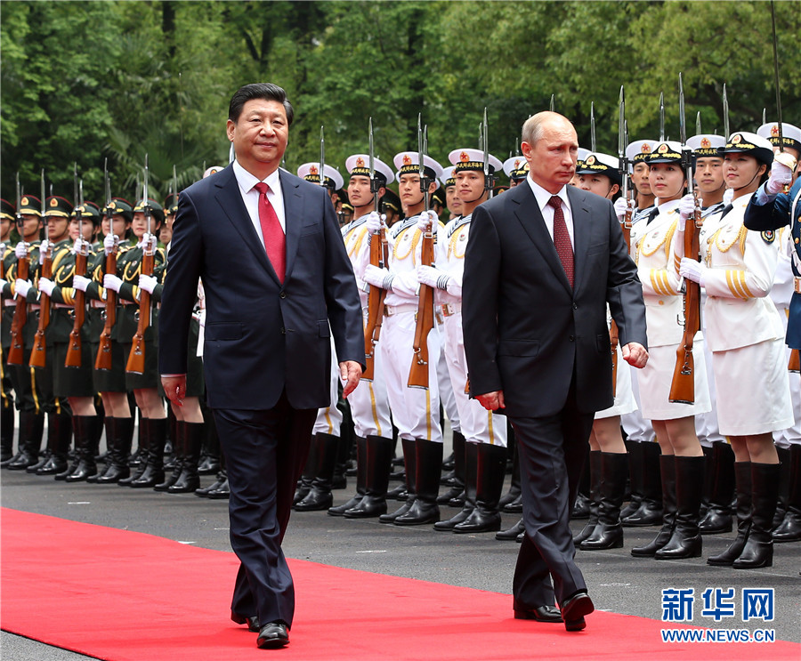 這是會談前，習(xí)近平在上海西郊會議中心廣場為普京舉行歡迎儀式。 新華社記者 龐興雷 攝 