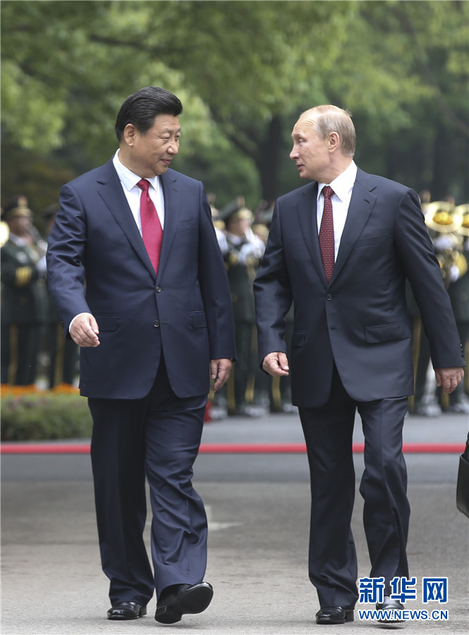 這是會談前，習(xí)近平在上海西郊會議中心廣場為普京舉行歡迎儀式。 新華社記者 蘭紅光 攝