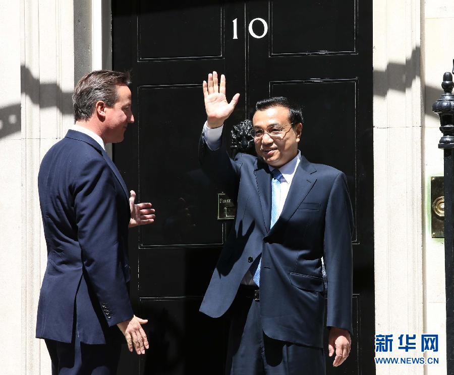 6月17日，中國國務(wù)院總理李克強在倫敦唐寧街10號首相府同英國首相卡梅倫舉行中英總理年度會晤。新華社記者 龐興雷 攝