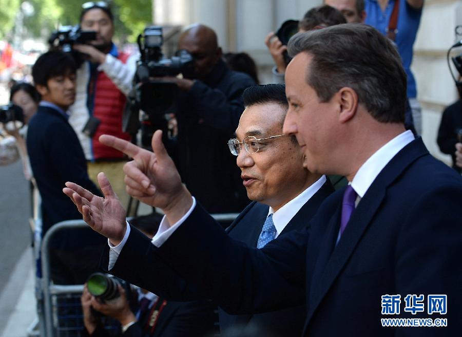 6月17日，中國國務(wù)院總理李克強在倫敦唐寧街10號首相府同英國首相卡梅倫舉行中英總理年度會晤。新華社記者 李濤 攝