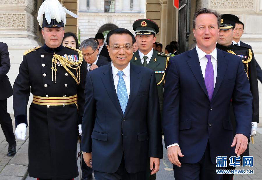 6月17日，中國國務(wù)院總理李克強在倫敦唐寧街10號首相府同英國首相卡梅倫舉行中英總理年度會晤。新華社記者 龐興雷 攝
