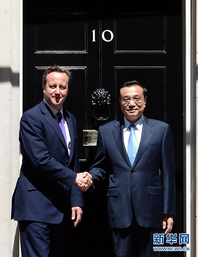 6月17日，國務(wù)院總理李克強在倫敦唐寧街10號首相府同英國首相卡梅倫舉行中英總理年度會晤。新華社記者 李濤 攝
