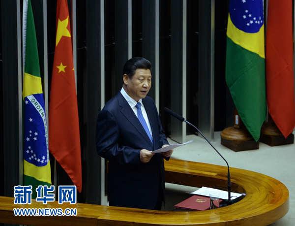 7月16日，國家主席習(xí)近平在巴西國會發(fā)表《弘揚傳統(tǒng)友好共譜合作新篇》的演講。 新華社記者 劉建生 攝 