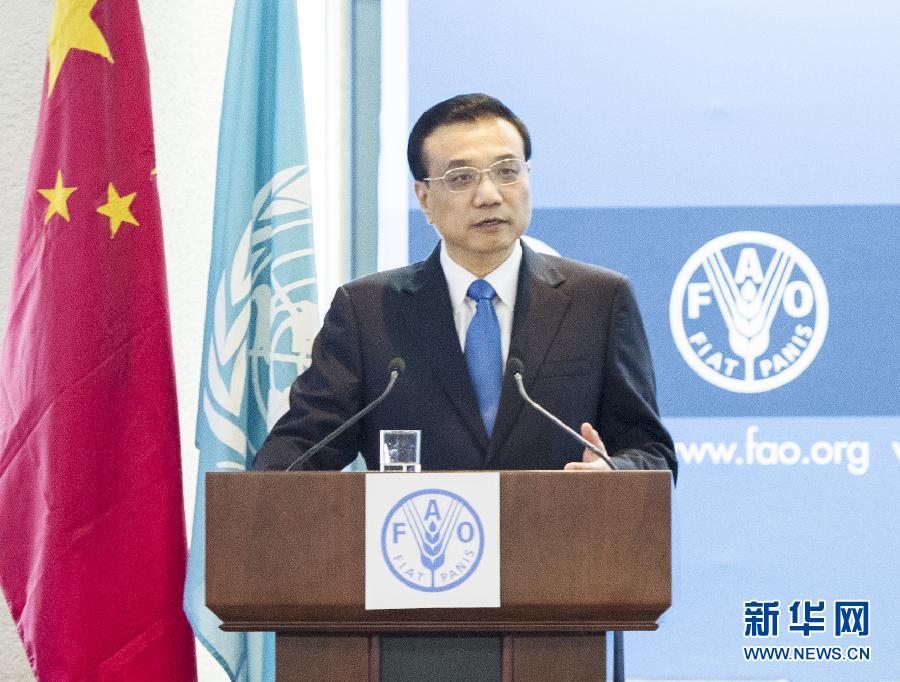 10月15日，國務(wù)院總理李克強在位于羅馬的聯(lián)合國糧農(nóng)組織總部發(fā)表題為《依托家庭經(jīng)營推進農(nóng)業(yè)現(xiàn)代化》的演講。 新華社記者 王曄 攝