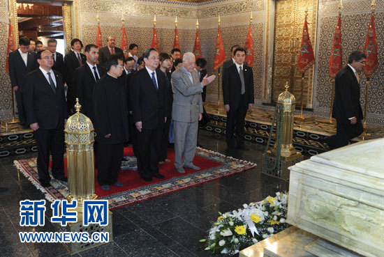 11月4日，中國全國政協(xié)主席俞正聲在拉巴特拜謁穆罕默德五世墓。新華社記者 張鐸 攝