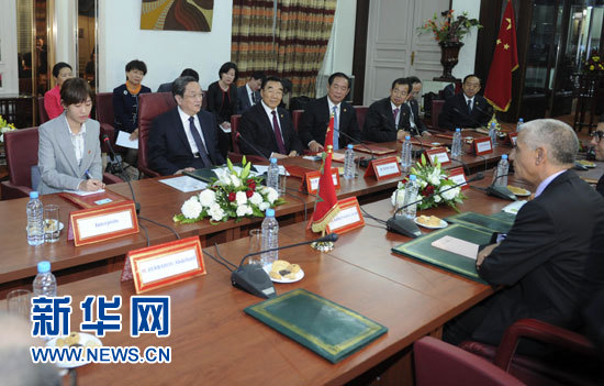 11月3日，中國全國政協(xié)主席俞正聲在拉巴特會見摩洛哥眾議長阿拉米。 新華社記者 張鐸 攝