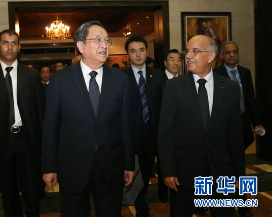 11月3日，全國政協(xié)主席俞正聲在拉巴特與摩洛哥參議長比亞迪拉進行會談。 新華社記者 劉衛(wèi)兵 攝