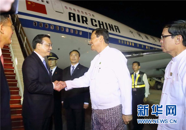 這是緬甸政府高級官員到機(jī)場迎接李克強(qiáng)總理。新華社記者 鞠鵬 攝 