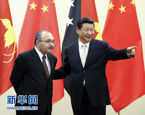 11月22日，中國國家主席習(xí)近平在斐濟楠迪會見巴布亞新幾內(nèi)亞總理奧尼爾。 新華社記者姚大偉攝 