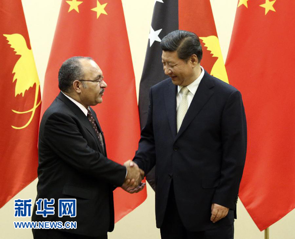 11月22日，國家主席習(xí)近平在斐濟楠迪會見巴布亞新幾內(nèi)亞總理奧尼爾。 新華社記者姚大偉攝 