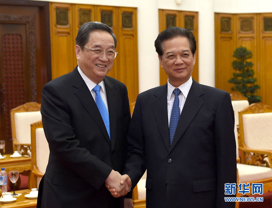 12月25日至27日，中共中央政治局常委、全國政協(xié)主席俞正聲對越南進行正式訪問。這是12月26日，俞正聲在河內(nèi)會見越南政府總理阮晉勇。 新華社記者馬占成攝