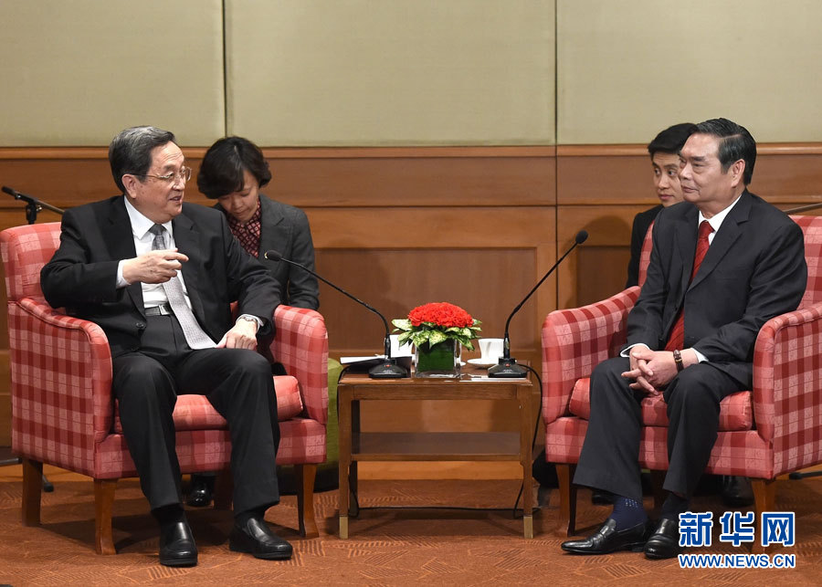 12月25日至27日，中共中央政治局常委、全國政協(xié)主席俞正聲對越南進行正式訪問。這是12月25日，俞正聲在河內(nèi)會見越共中央書記處常務書記黎鴻英。 新華社記者劉建生攝