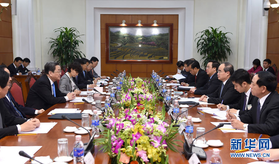 12月25日至27日，中共中央政治局常委、全國政協(xié)主席俞正聲對越南進行正式訪問。這是12月26日，俞正聲在河內(nèi)與越南祖國陣線主席阮善仁舉行會談。 新華社記者馬占成攝