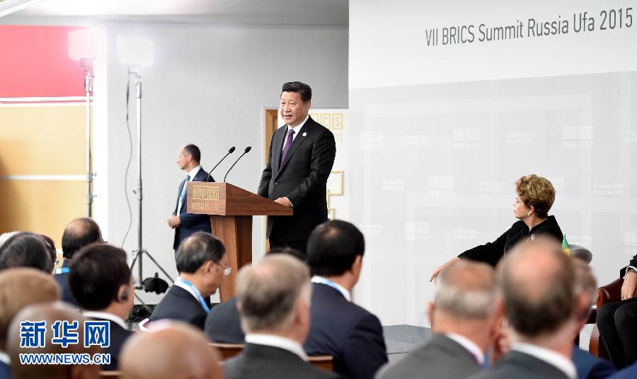7月9日，金磚國家領導人同金磚國家工商理事會代表對話會在俄羅斯烏法舉行。中國國家主席習近平、俄羅斯總統(tǒng)普京、巴西總統(tǒng)羅塞夫、印度總理莫迪、南非總統(tǒng)祖馬等共同出席。新華社記者 張鐸 攝 