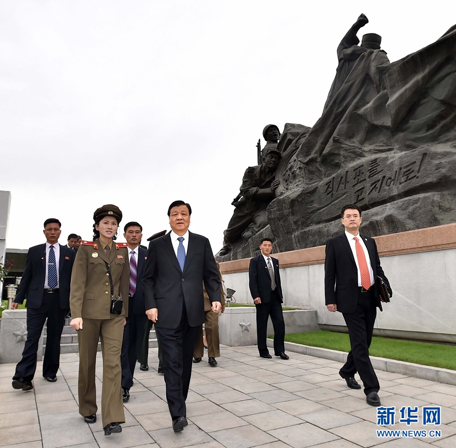 10月10日，正在朝鮮訪問的中共中央政治局常委、中央書記處書記劉云山在平壤參觀朝鮮祖國解放戰(zhàn)爭勝利紀念館。 新華社記者 李濤 攝