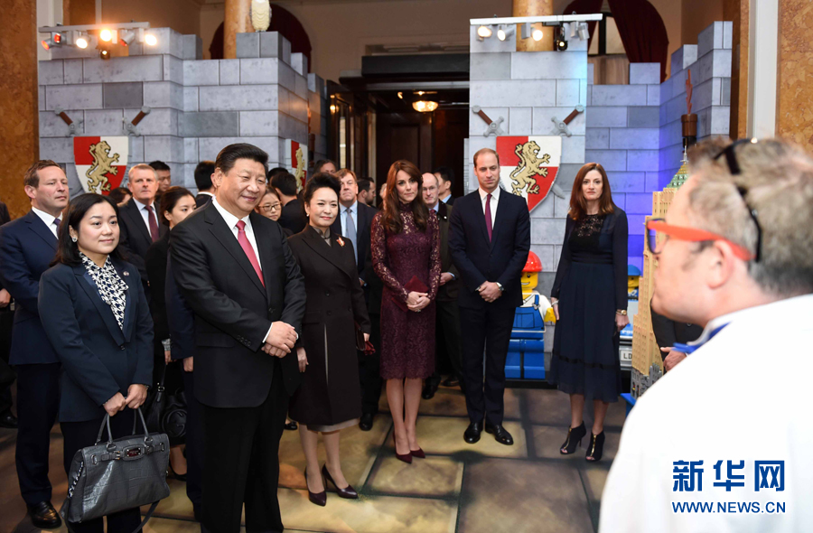 10月21日，國家主席習近平和夫人彭麗媛在英國威廉王子夫婦陪同下，出席在倫敦舉行的中英創(chuàng)意產(chǎn)業(yè)展。 新華社記者 張鐸 攝