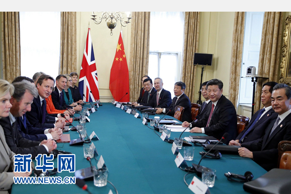 10月21日，國家主席習(xí)近平在倫敦唐寧街首相府同英國首相卡梅倫舉行會談。 新華社記者 鞠鵬 攝 