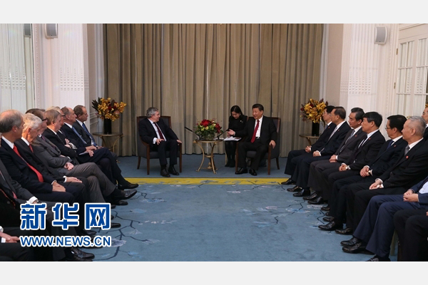 10月22日，國家主席習(xí)近平在倫敦集體會見英國前首相布朗等英國友人。新華社記者 龐興雷 攝 