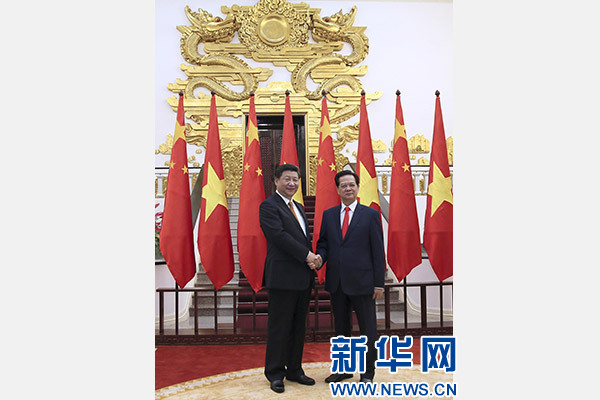 11月5日，中共中央總書記、國家主席習近平在河內(nèi)同越南總理阮晉勇舉行會談。 新華社記者 蘭紅光 攝