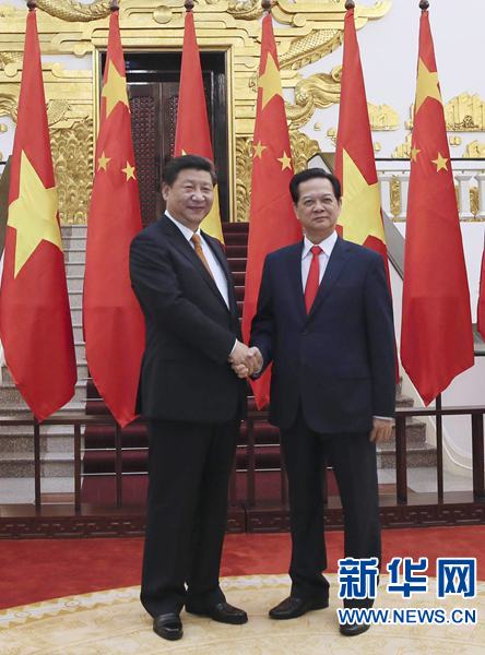 11月5日，中共中央總書記、國家主席習近平在河內(nèi)會見越南總理阮晉勇。新華社記者 蘭紅光 攝 
