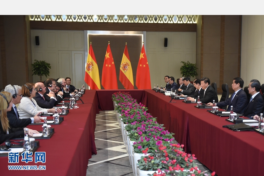 11月16日，國家主席習近平在土耳其安塔利亞會見西班牙首相拉霍伊。 新華社記者 張鐸 攝
