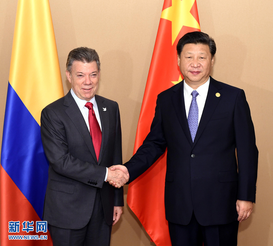 11月18日，國(guó)家主席習(xí)近平在菲律賓馬尼拉會(huì)見(jiàn)哥倫比亞總統(tǒng)桑托斯。 新華社記者 饒愛(ài)民 攝