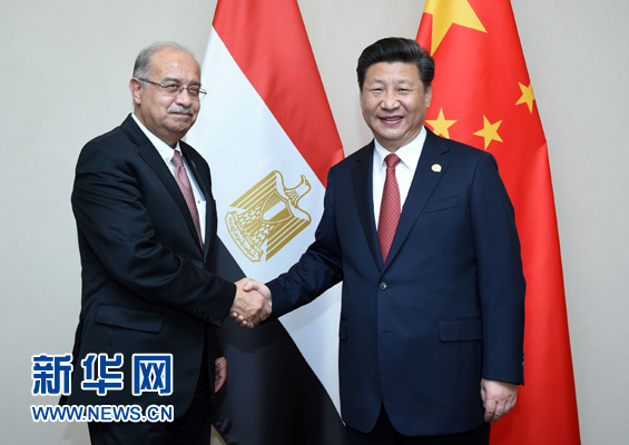 12月4日，國(guó)家主席習(xí)近平在約翰內(nèi)斯堡會(huì)見埃及總理伊斯梅爾。新華社記者 張鐸 攝 