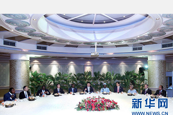12月5日，國家主席習(xí)近平在約翰內(nèi)斯堡再次集體會見17位非洲國家領(lǐng)導(dǎo)人。 新華社記者 姚大偉 攝