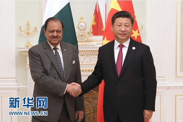 6月23日，國(guó)家主席習(xí)近平在塔什干會(huì)見(jiàn)巴基斯坦總統(tǒng)侯賽因。新華社記者馬占成攝