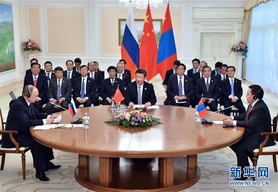 6月23日，國(guó)家主席習(xí)近平在烏茲別克斯坦塔什干同俄羅斯總統(tǒng)普京、蒙古國(guó)總統(tǒng)額勒貝格道爾吉舉行中俄蒙元首第三次會(huì)晤。習(xí)近平主持會(huì)晤。新華社記者李濤攝