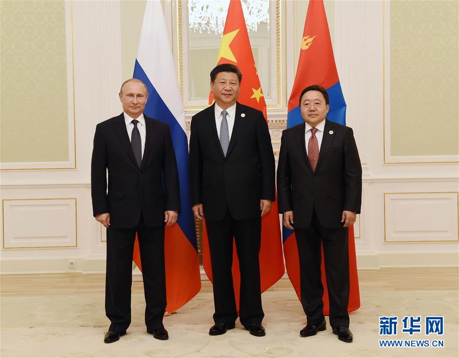 6月23日，國(guó)家主席習(xí)近平在烏茲別克斯坦塔什干同俄羅斯總統(tǒng)普京、蒙古國(guó)總統(tǒng)額勒貝格道爾吉舉行中俄蒙元首第三次會(huì)晤。習(xí)近平主持會(huì)晤。新華社記者李濤攝 