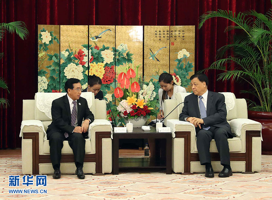 6月11日，中共中央政治局常委、中央書記處書記劉云山在福州會(huì)見來華出席金磚國家政黨、智庫和民間社會(huì)組織論壇的老撾人民革命黨中央政治局委員、中央書記處常務(wù)書記、國家副主席潘坎。新華社記者劉衛(wèi)兵攝