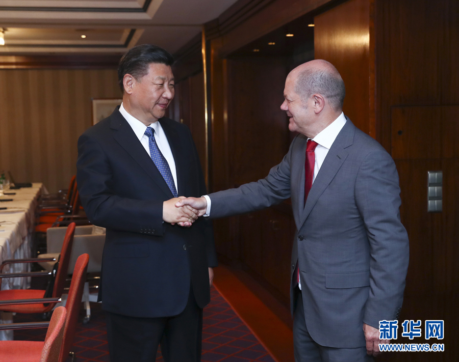 7月6日，國(guó)家主席習(xí)近平在漢堡會(huì)見(jiàn)漢堡市市長(zhǎng)肖爾茨。 新華社記者謝環(huán)馳 攝