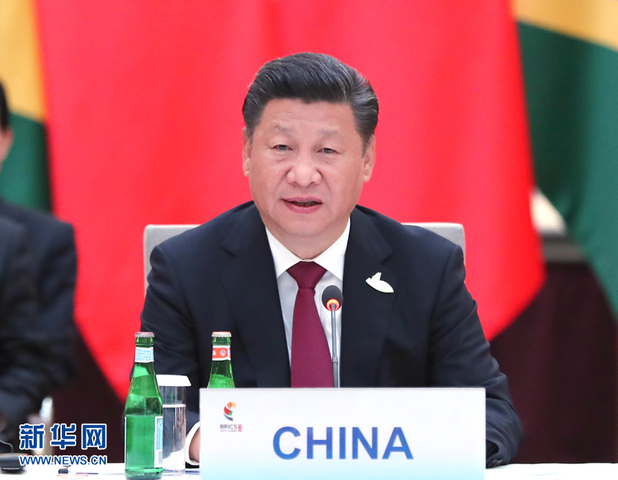 7月7日，國(guó)家主席習(xí)近平在德國(guó)漢堡主持金磚國(guó)家領(lǐng)導(dǎo)人非正式會(huì)晤，發(fā)表引導(dǎo)性講話和總結(jié)講話。 新華社記者 馬占成 攝